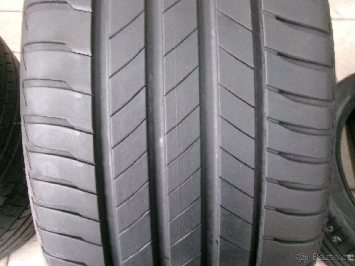 225/40 R18 BRIDGESTONE (4,5-5mm) č.15722