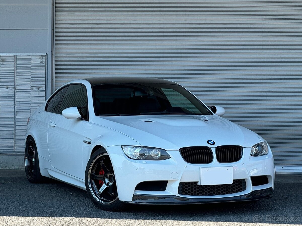 BMW E92 M3 - Manuál