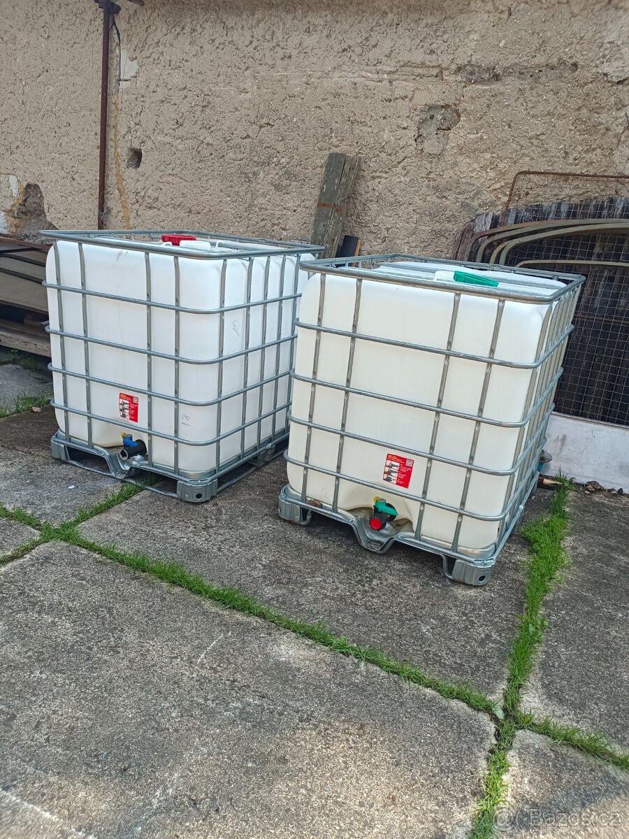 Nádrž 1000Ltr. IBC kontejner v pozinkované kleci 2600Kč