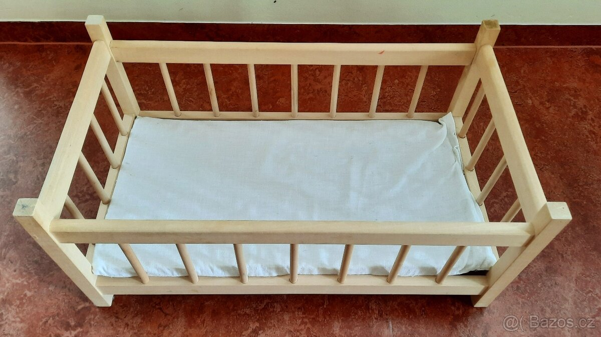 Postýlka pro panenky a panenky
