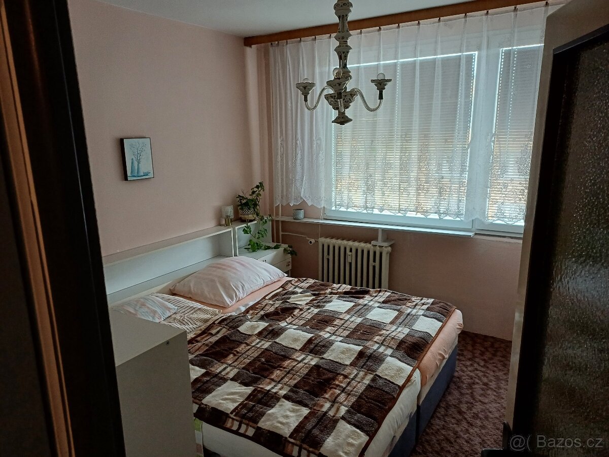 Bila manzelska postel