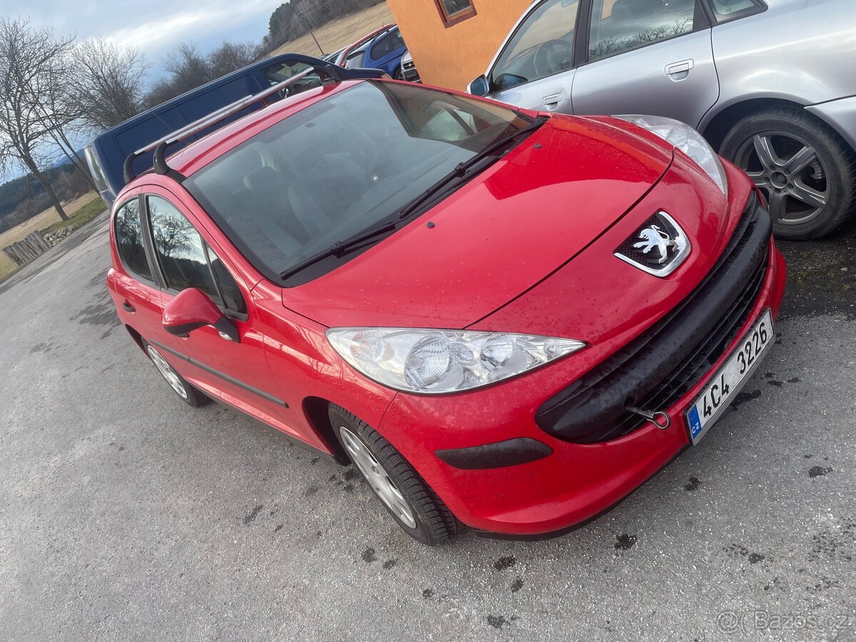 Peugeot 207 1.4i 54kw na opravu