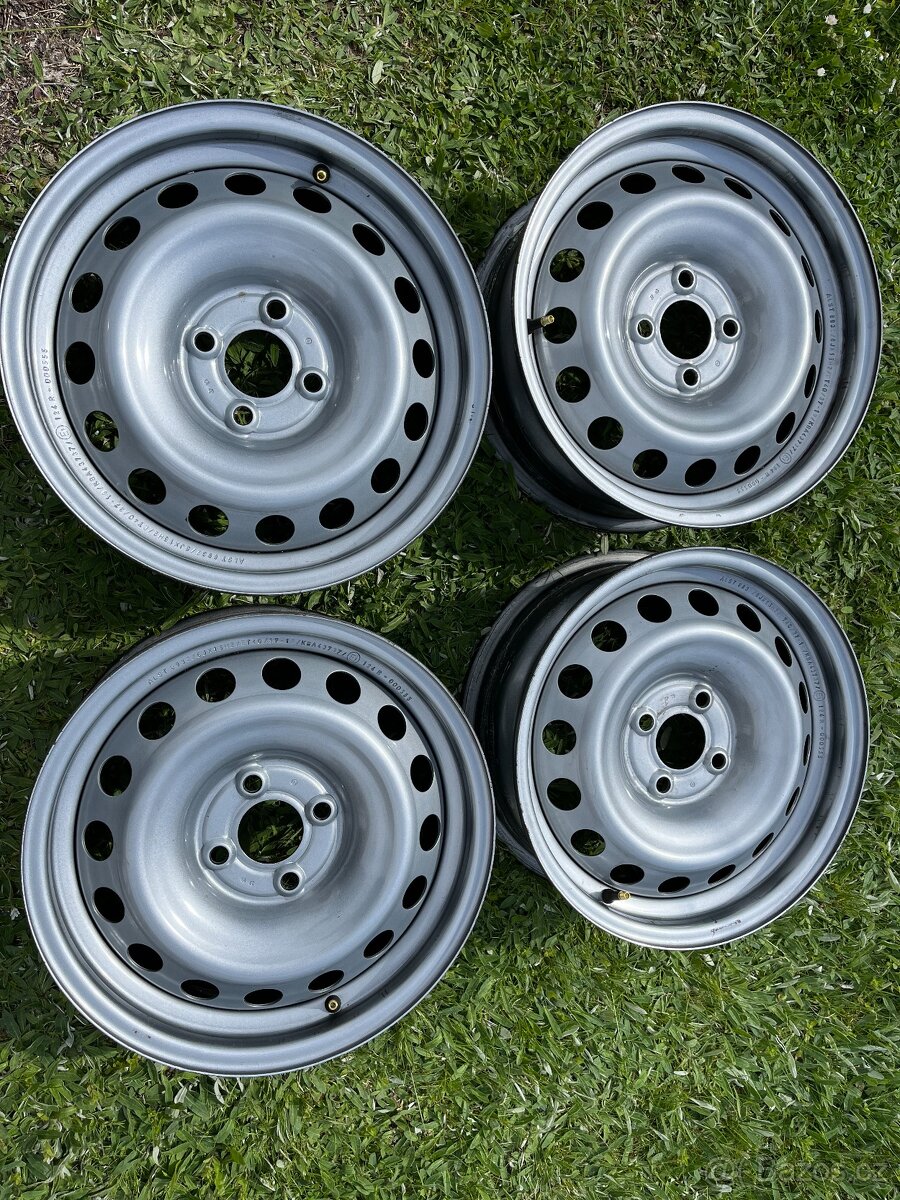 4x plechové kola Renault / Dacia 4x100 R15 - zánovní