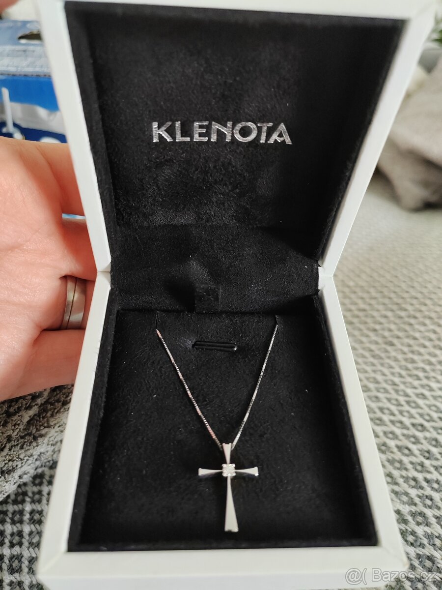 Prodám řetízek z bílého zlata