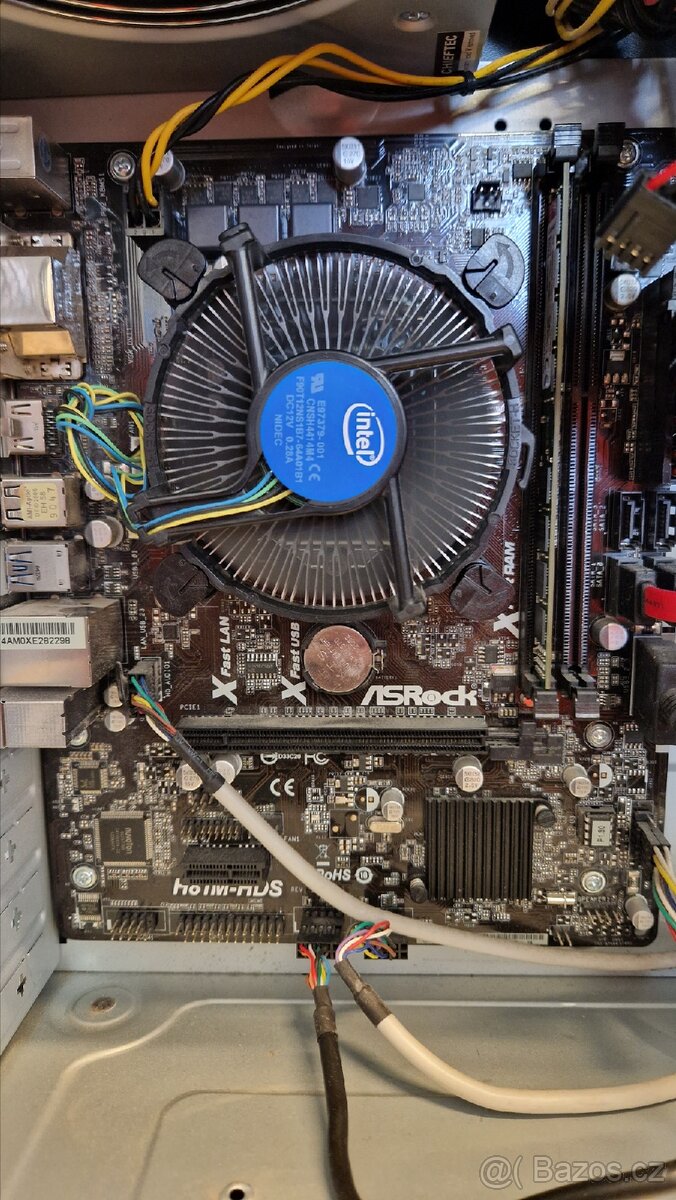 Základní deska ASRock s CPU a RAM