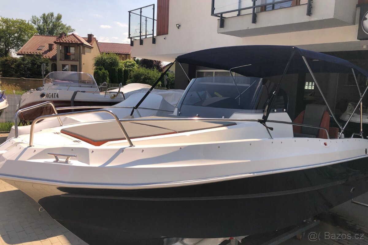 MarineTime QX563 Cabin