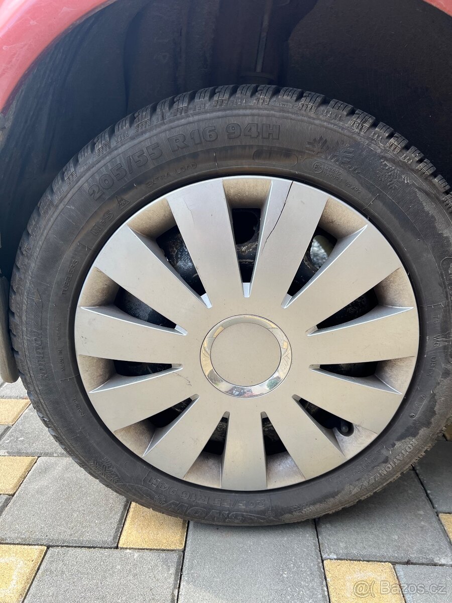 Plechová kola se zimnimi pneumatikami