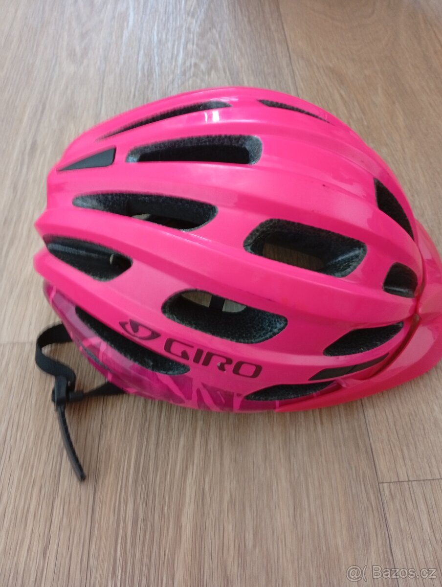Cyklistická helma Giro