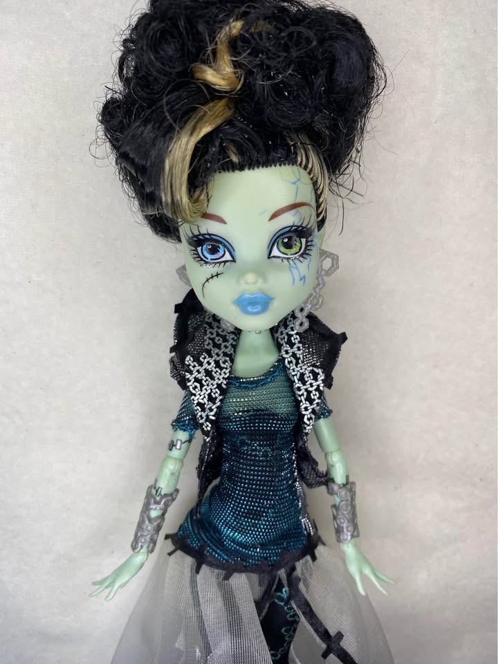 Monster high Frankie Stein Ghouls rule