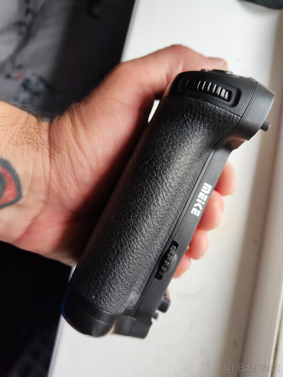 Bateriový grip pro Nikon D750