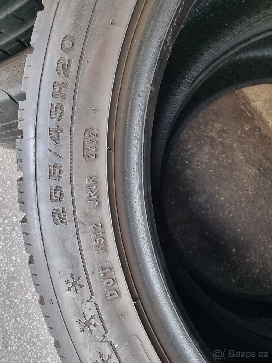 Zimní pneu Dunlop 255/45 R 20 105V -2ks