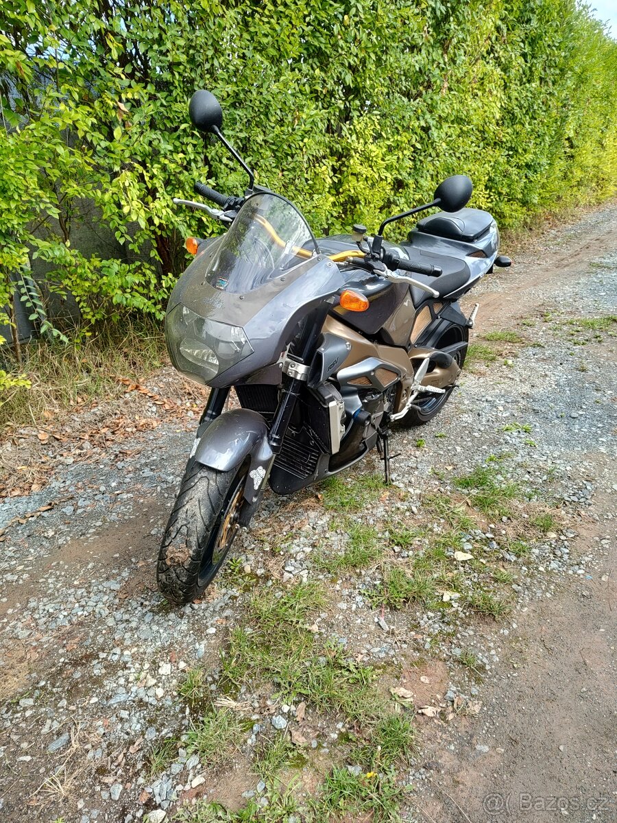 Aprilia RSV 1000 Tuono. 1.gen.