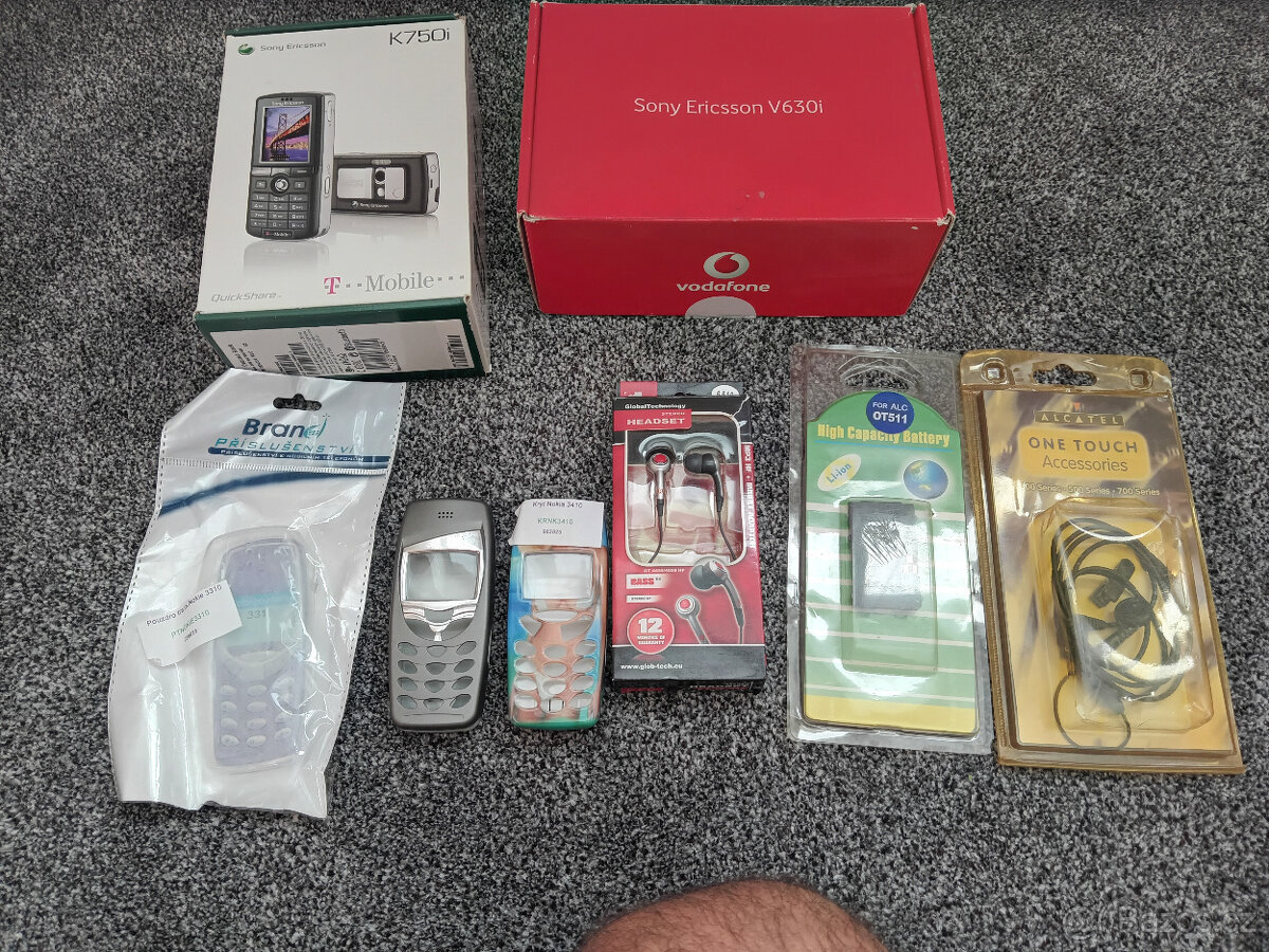 Prodám krabičky od telefonů s přísl. + ostatní díly na foto