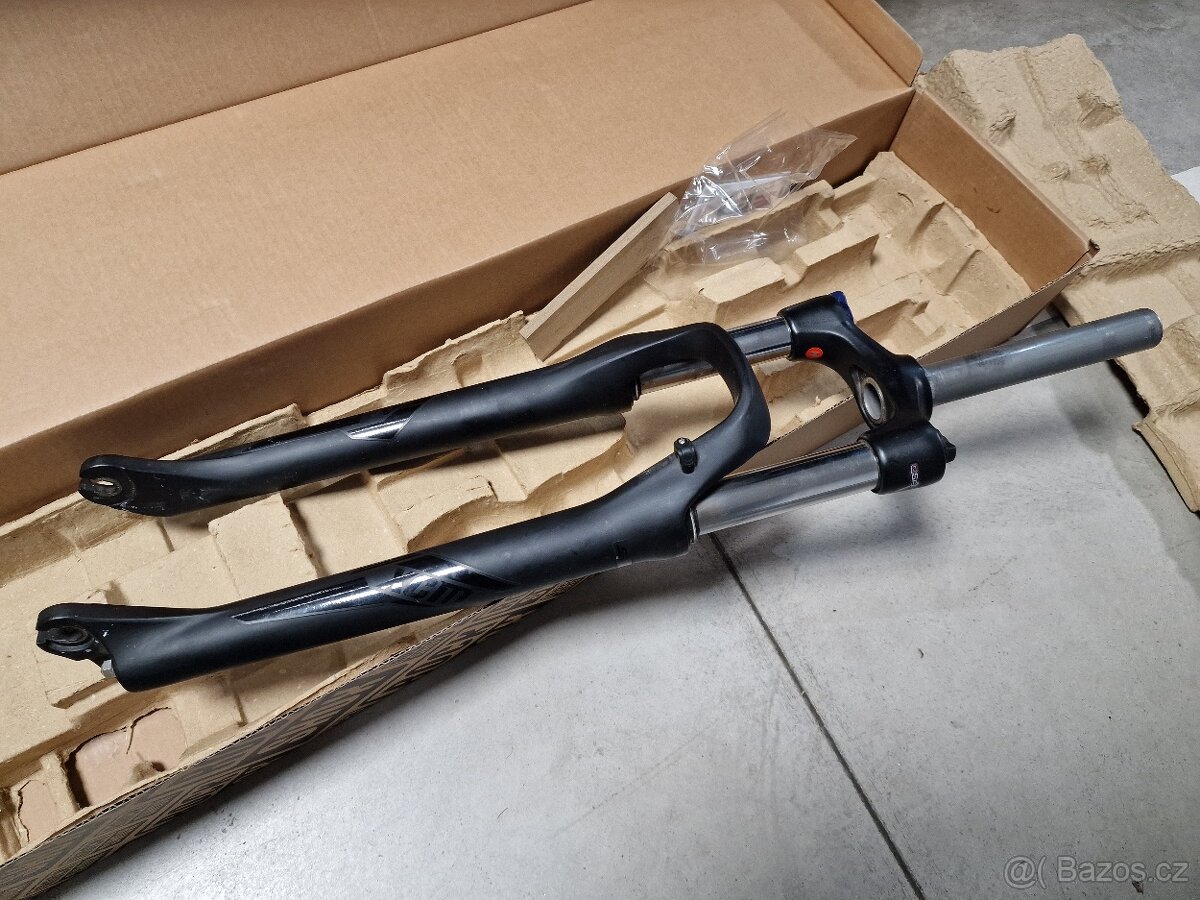 Vidlice SR SunTour XCM ze Specialized Rockhopper 29"