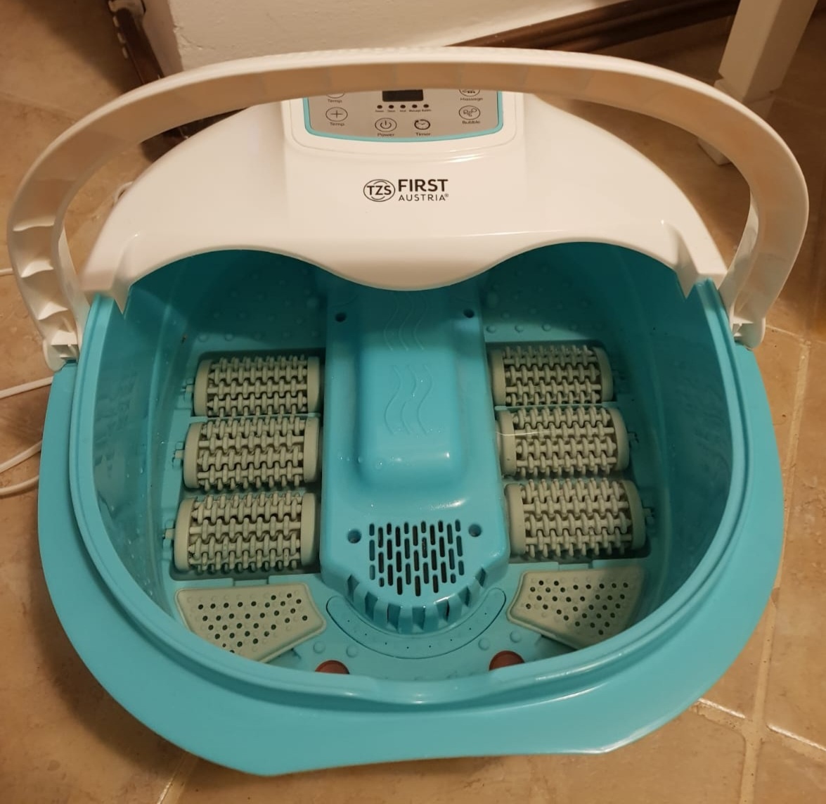 First - pristroj na masaz nohou