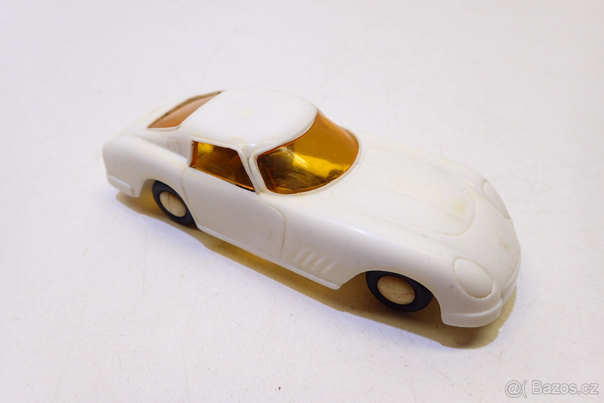 Ferrari na setrvačník - zn. Igra - Retro Hračky 