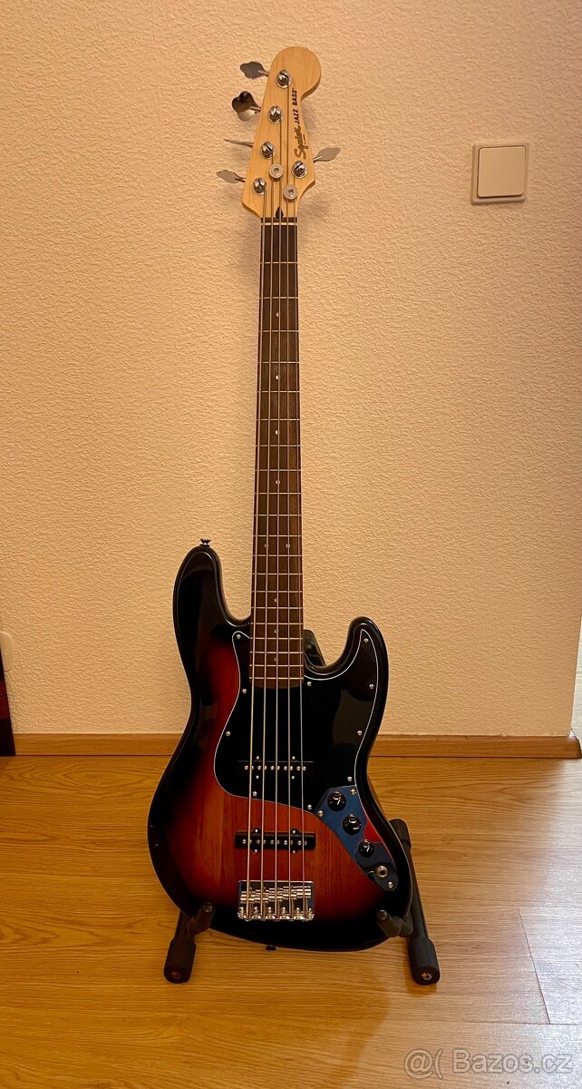 Squier Jazz Bass V    5-strunná baskytara
