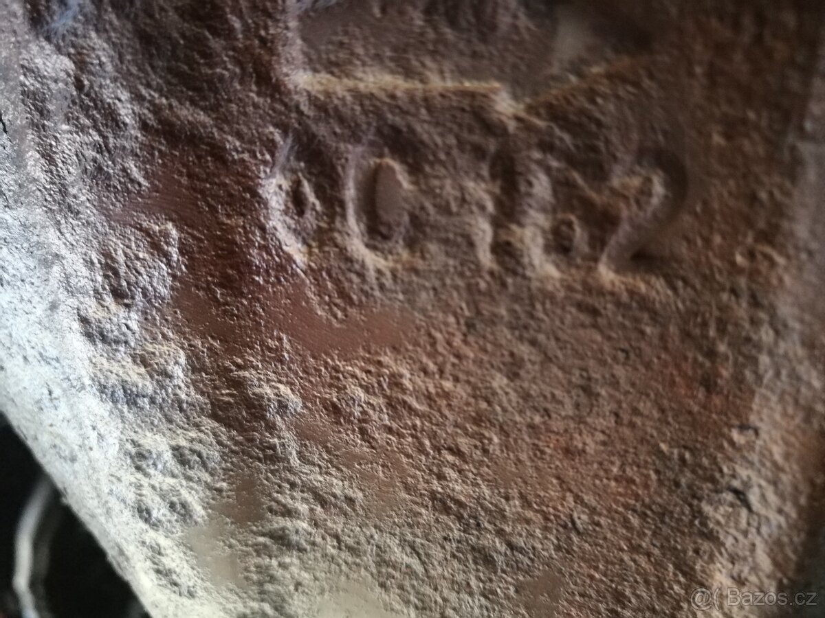 KATALYZATOR s potrubim ,renault a citroen