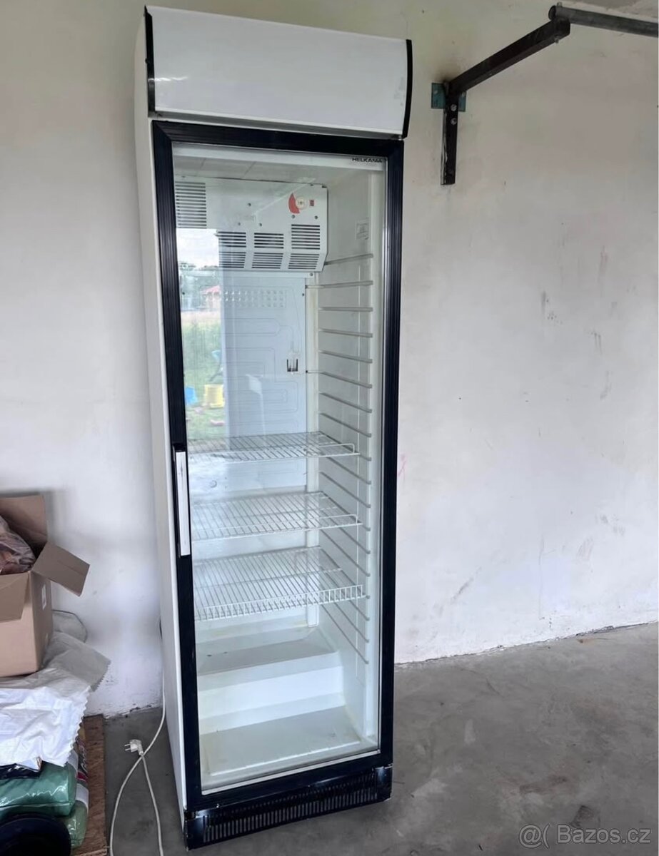 Prosklená lednice / lednice na nápoje - PRONÁJEM