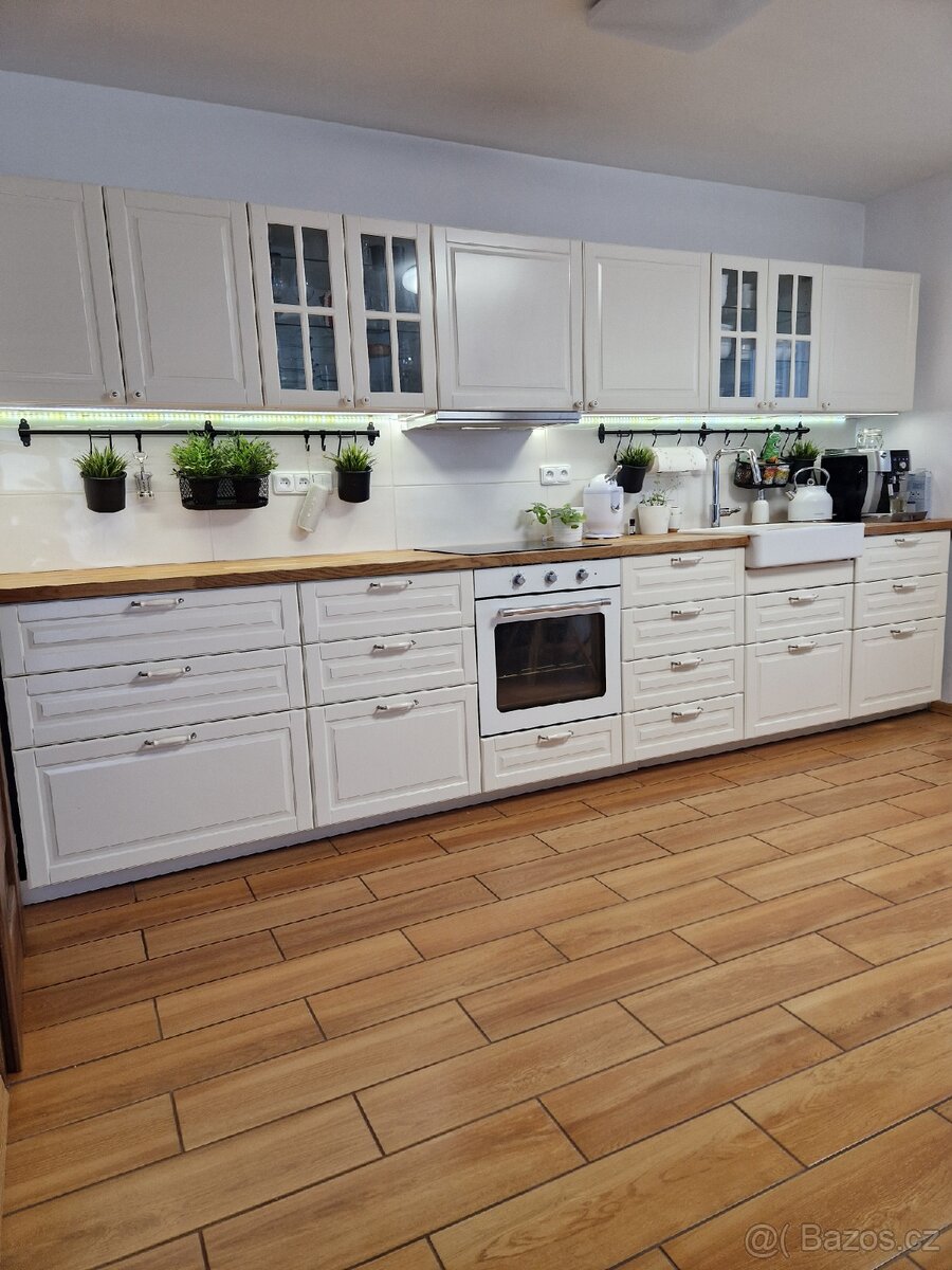 Možné i VČETNĚ SPOTŘEBIČŮ kuchyňská linka IKEA metod bodbyn