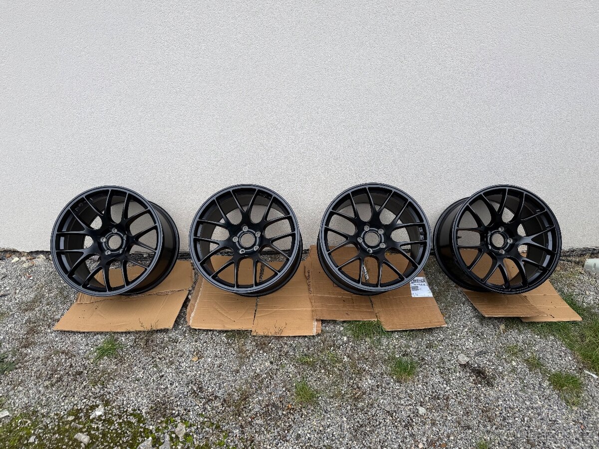 APEX EC7, BMW 5x120, 19” Black
