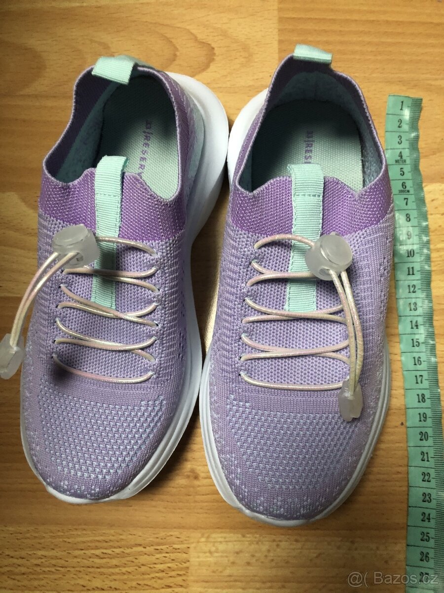 Nazouvací dívčí tenisky Reserved