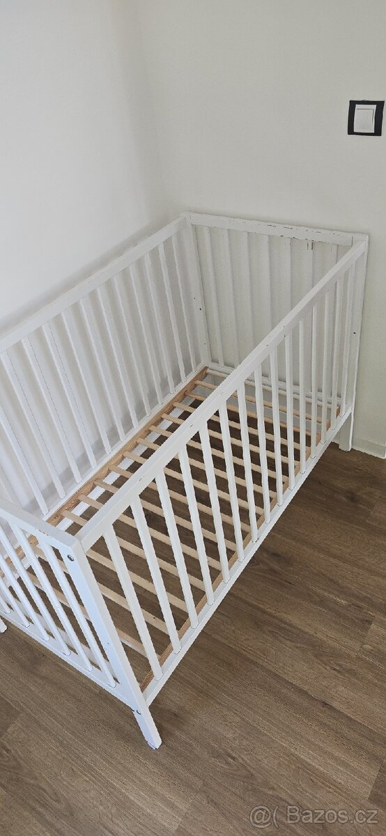Dětská dřevěná postýlka
