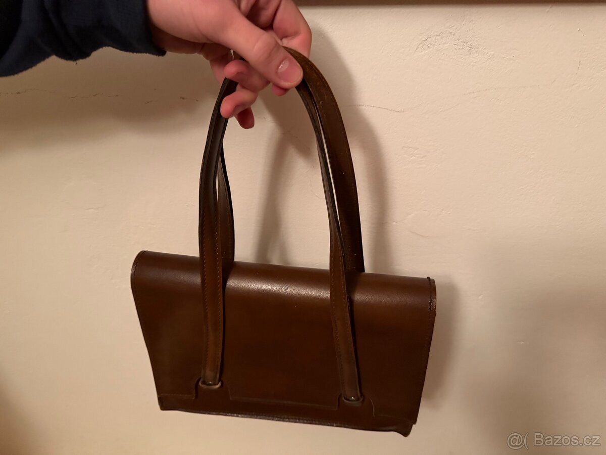 Malá hnědá kabelka do ruky