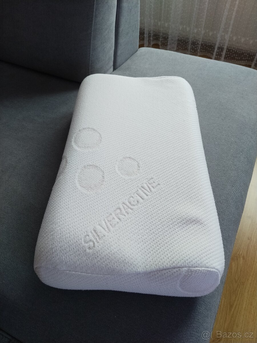 Anatomický polštář včetně potahu