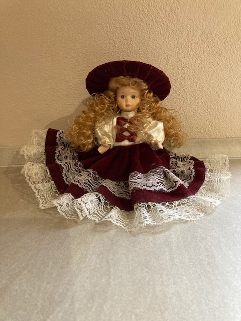 Porcelánová panenka