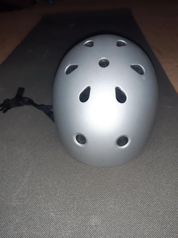 Stříbrná helma oxelo velikost 50-54 cm