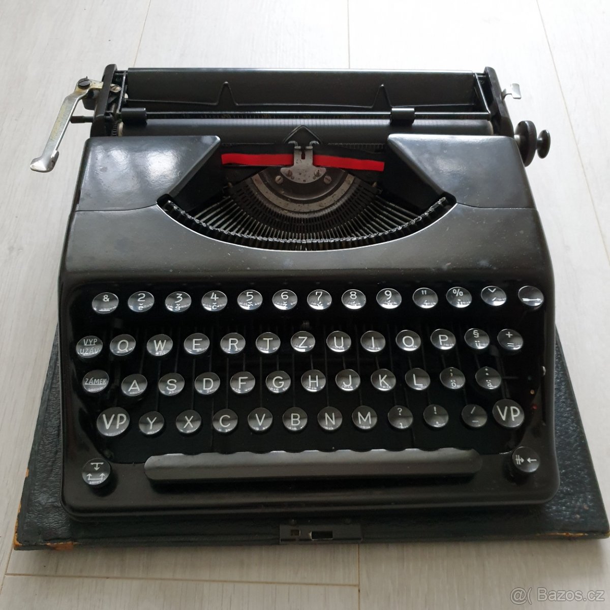 Starožitný cestovní psací stroj Olympia