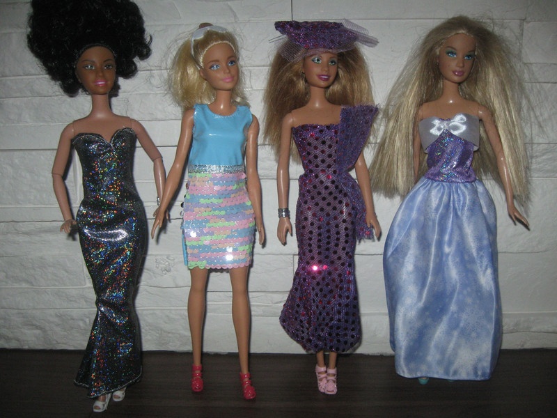 Akce balíkovna za 30,- metalické šaty na Barbie