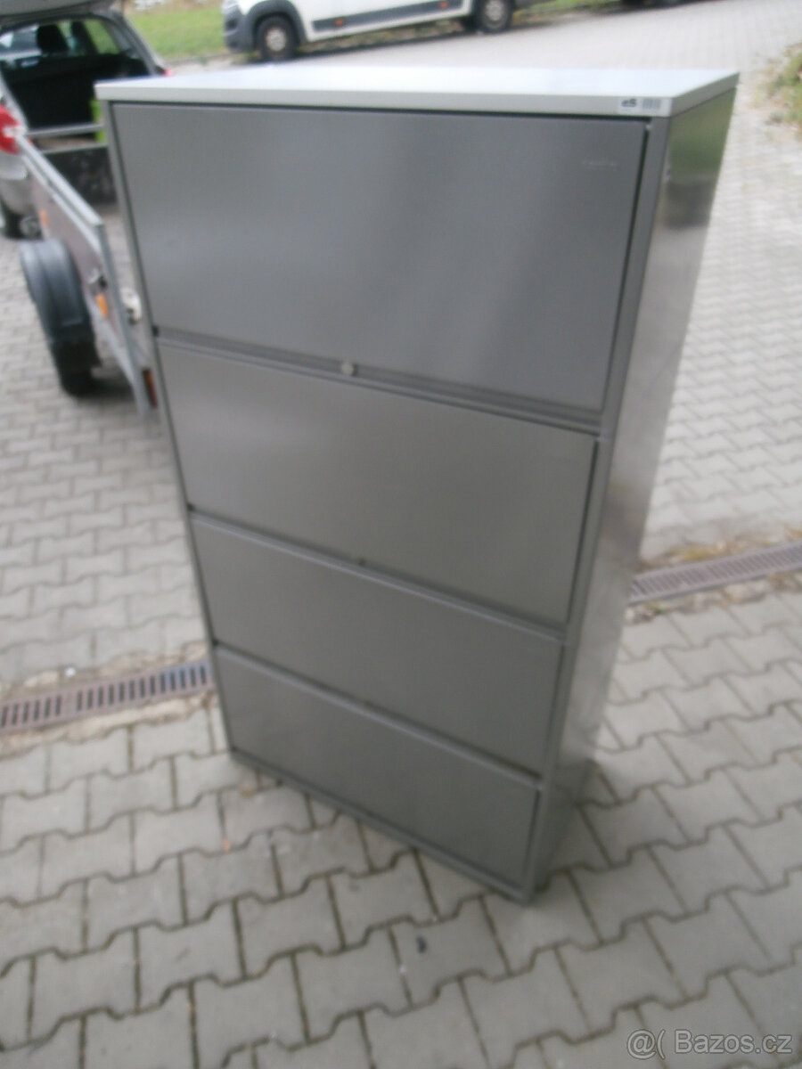 Skříň dílenská plechová ukládací moderní od 500 kč