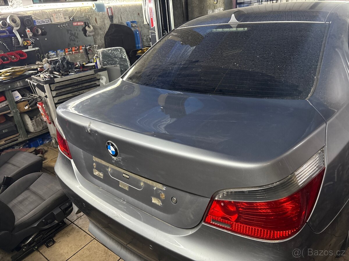 Viko kufru bmw e60