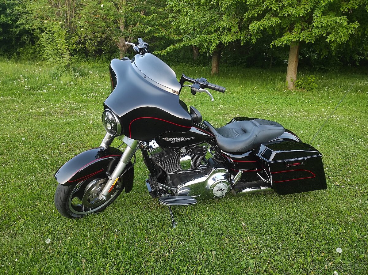 HARLEY DAVIDSON FLHX Street Glide