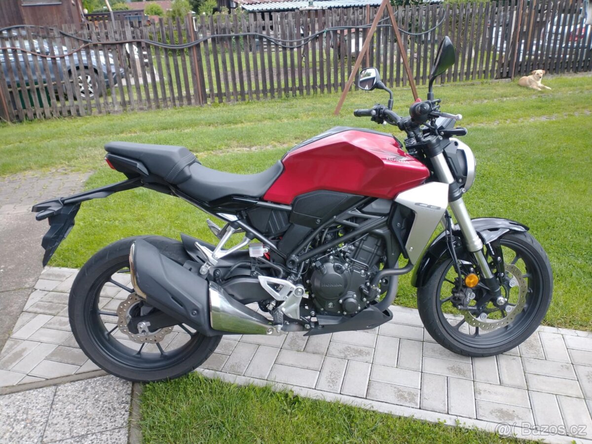 Honda CB300R - V super stavu