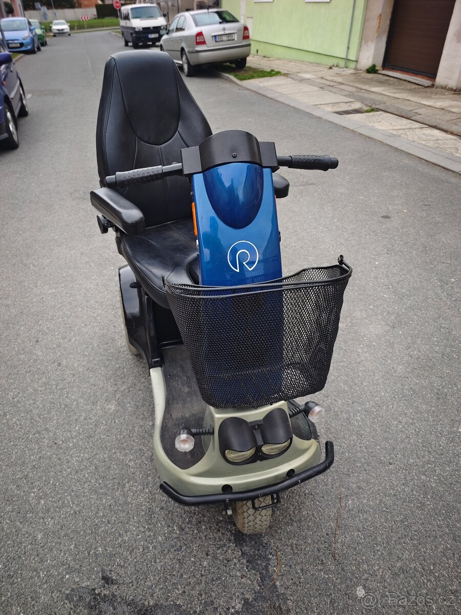 Elektrická tříkolka pro seniory nebo invalidy