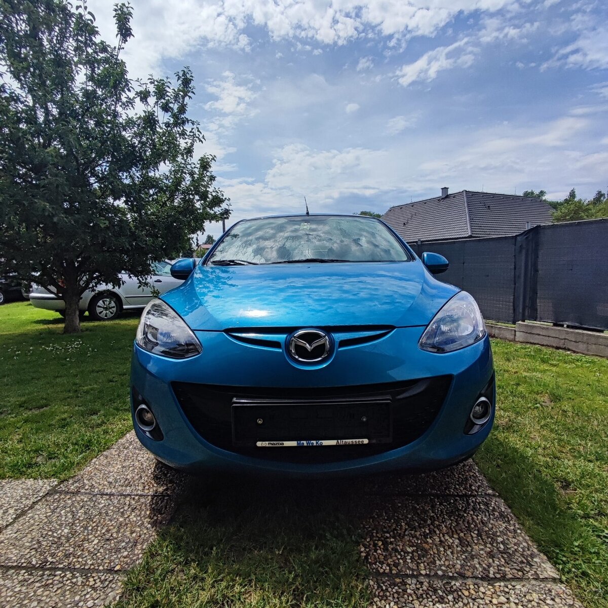 Mazda 2 1.3 benzín 55kw rok 2011