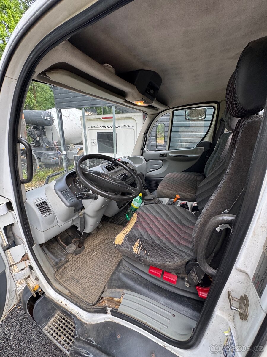 D90 cummins 107kw + jedna na náhradní díly