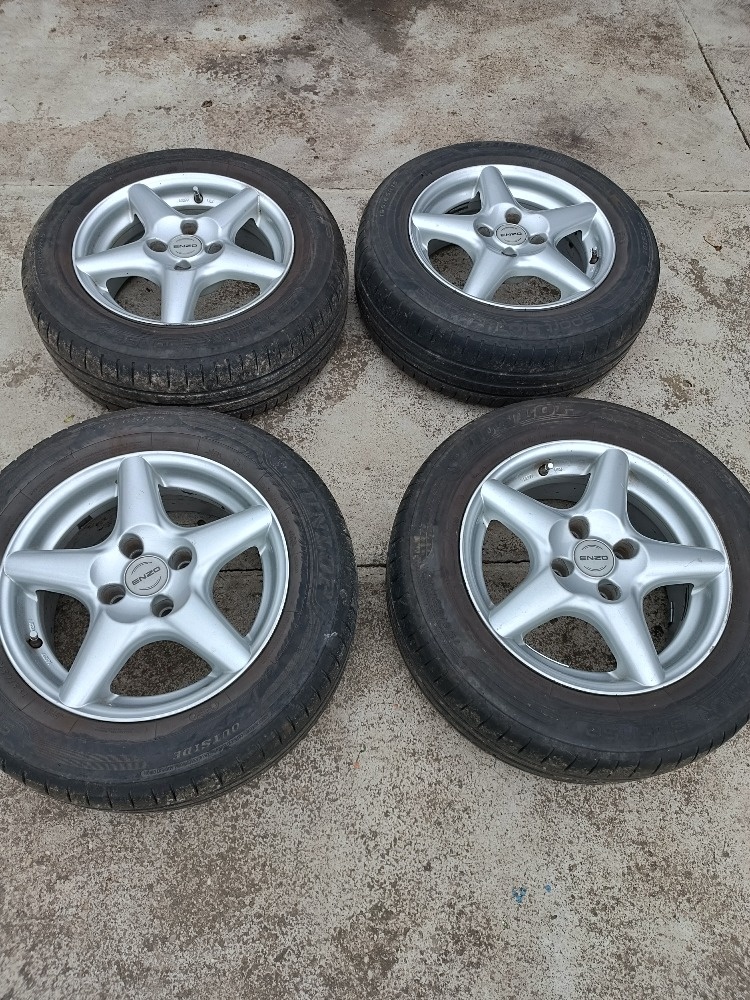Sada alu kola Peugeot s pneumatikami