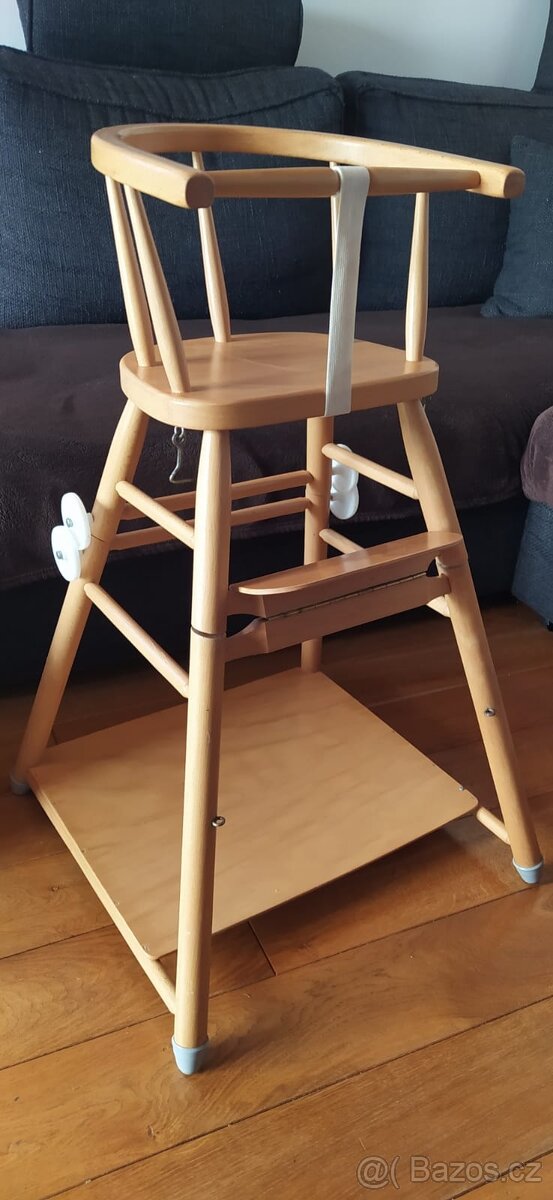 Dětský jídelní stoleček