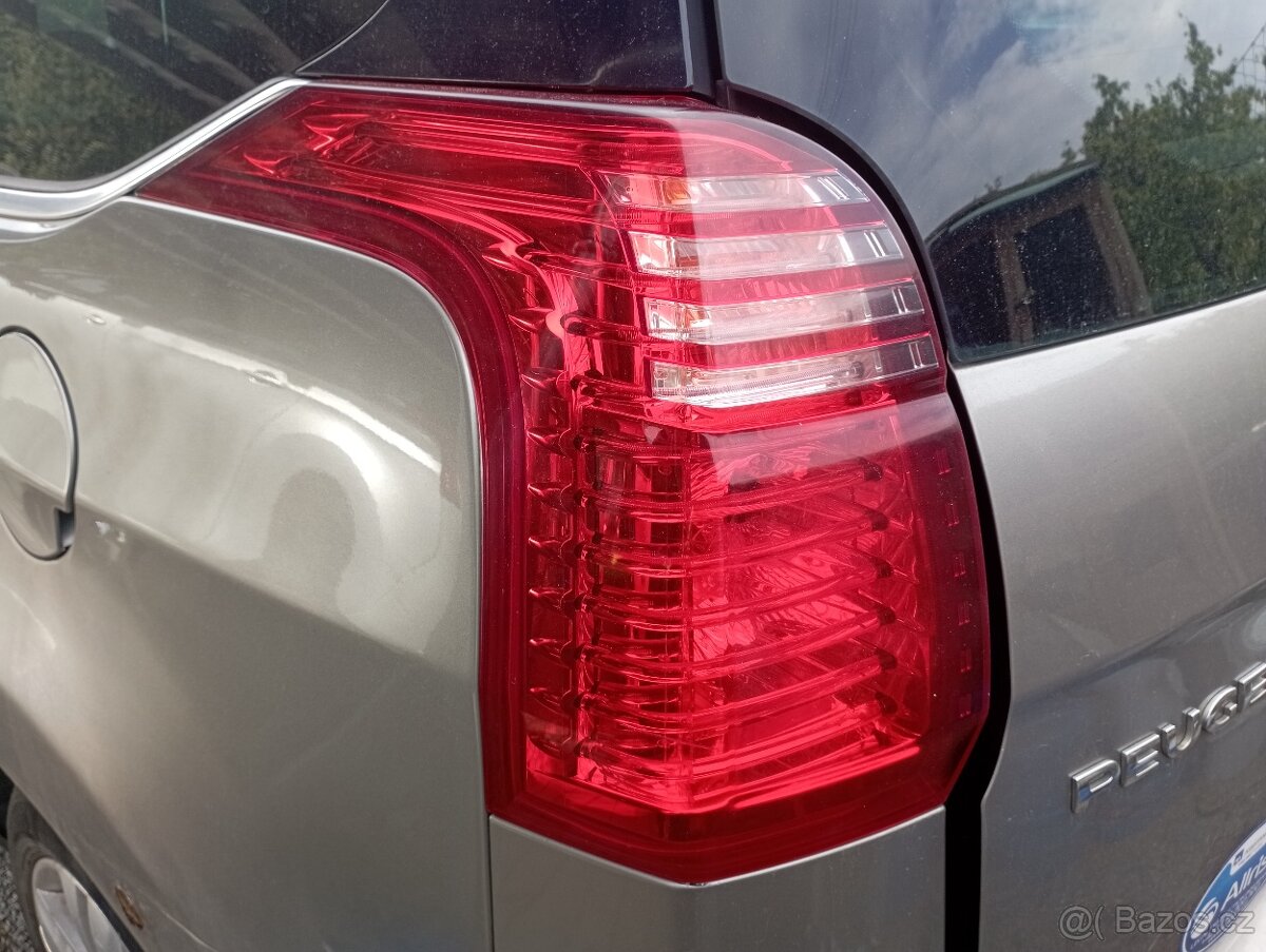 Zadní světla Peugeot 5008