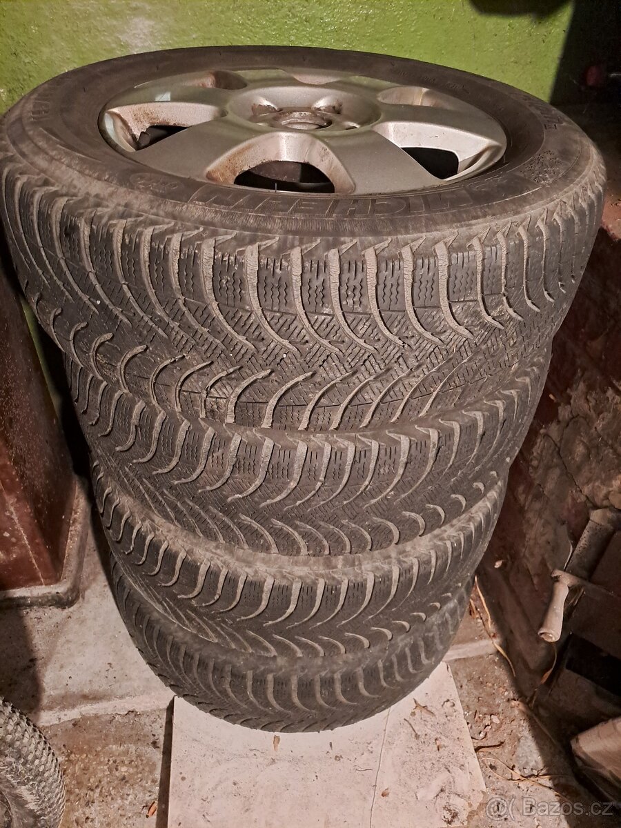 Prodám na alu discích 4x pneu Michelin 195/65 R15