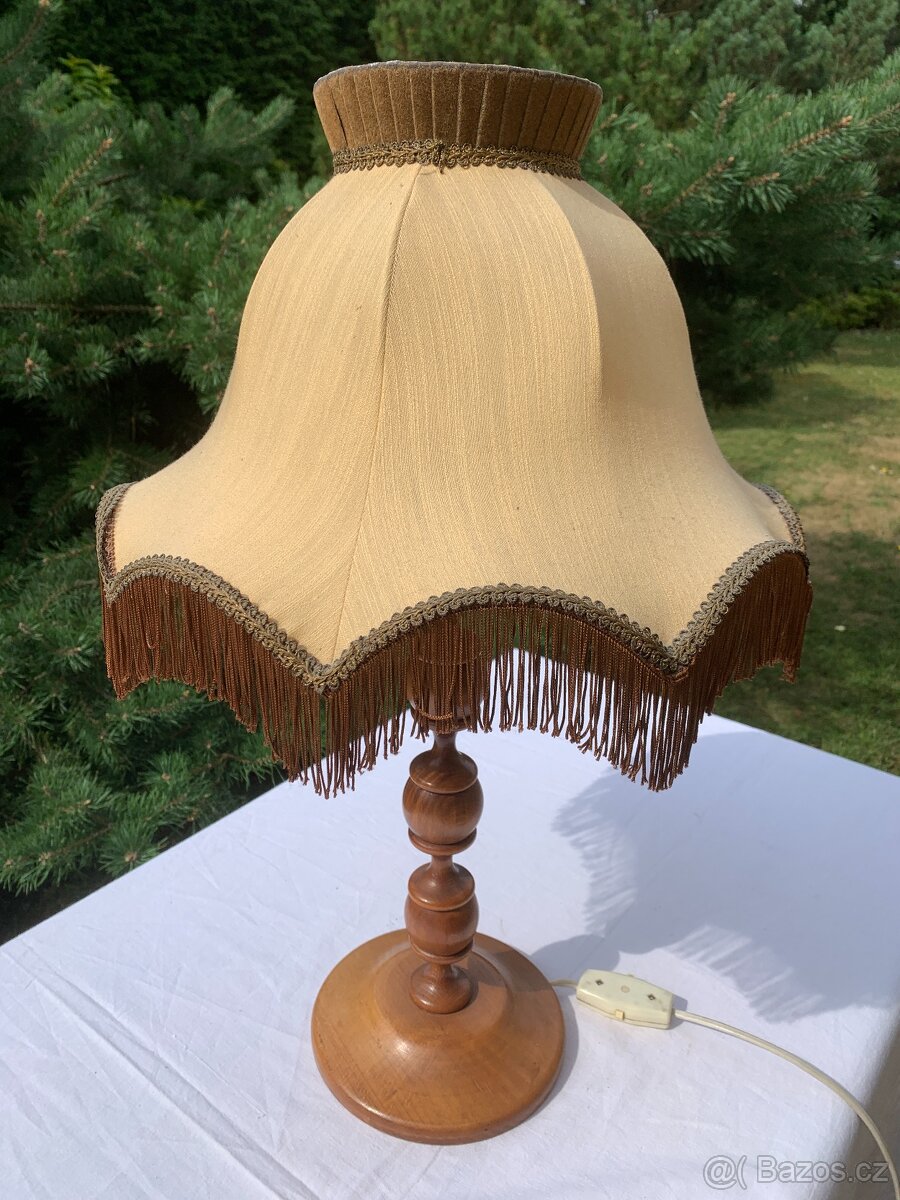 Malá stylová stolní lampa