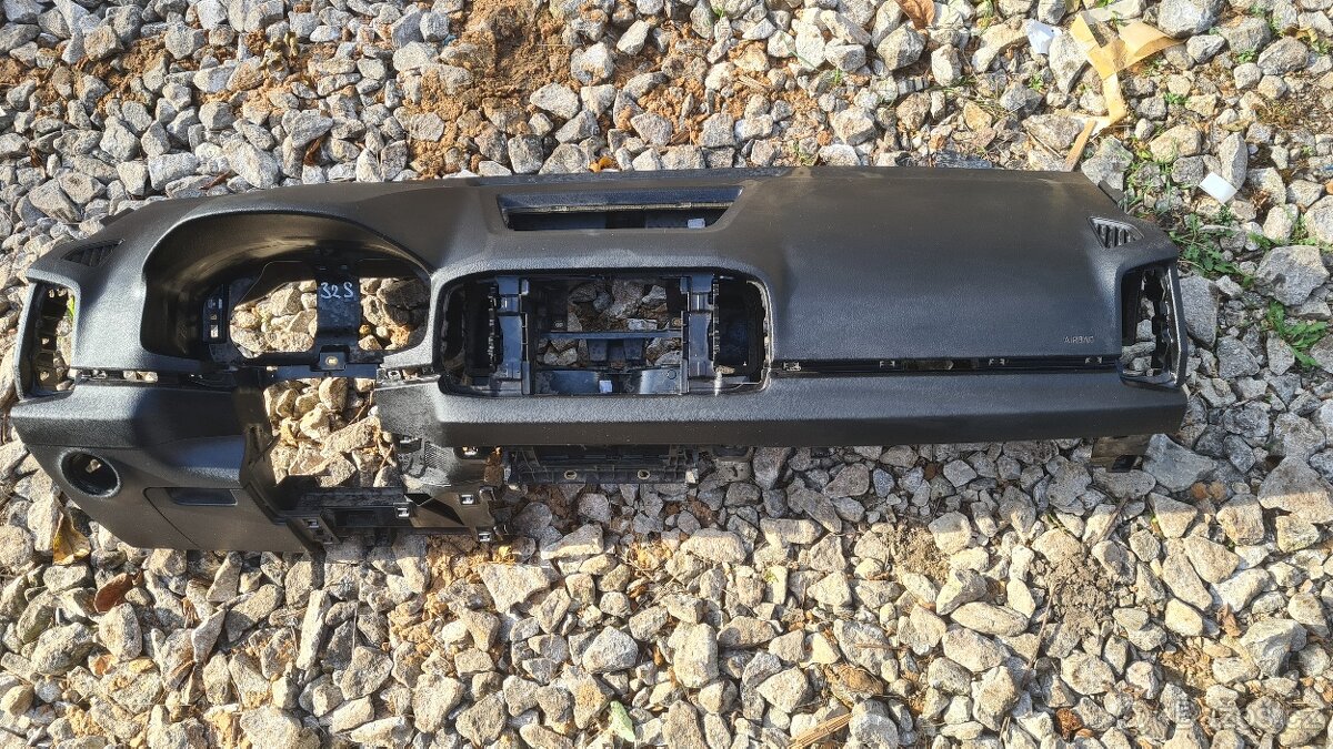 Škoda Karoq palubní deska