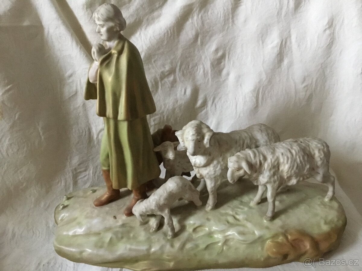 sousosi porcelan Royal  Dux