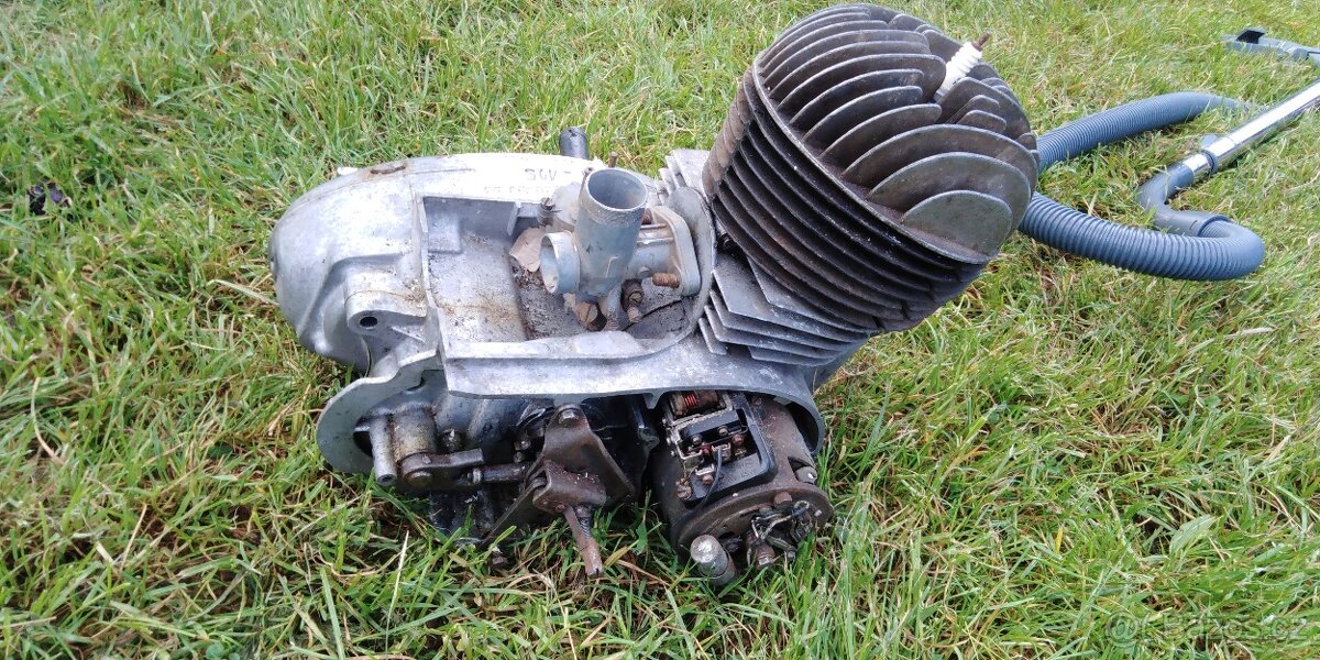 Motor ČZ 125