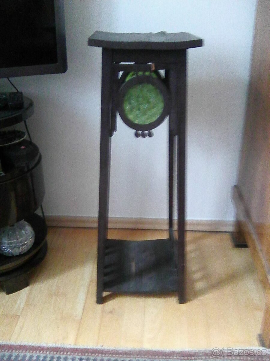 Starožitný secesní stojan (zřejmě na květiny)