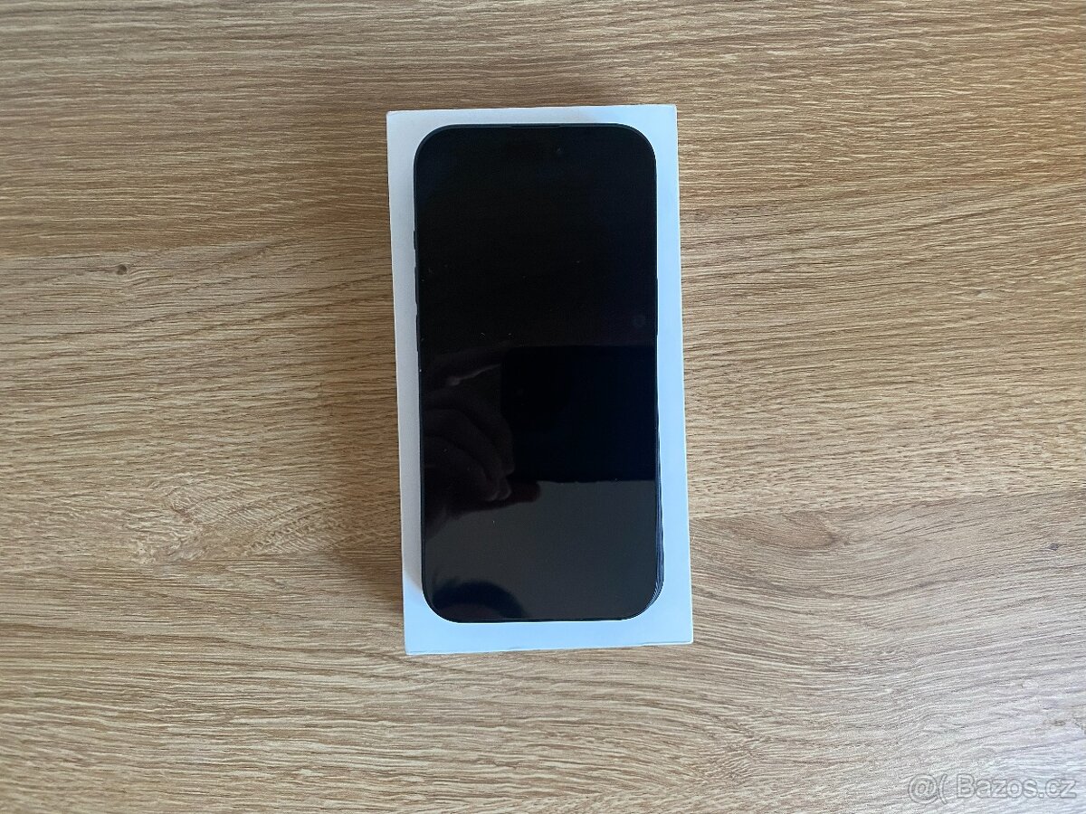 iPhone 15 v záruce, baterie 100%